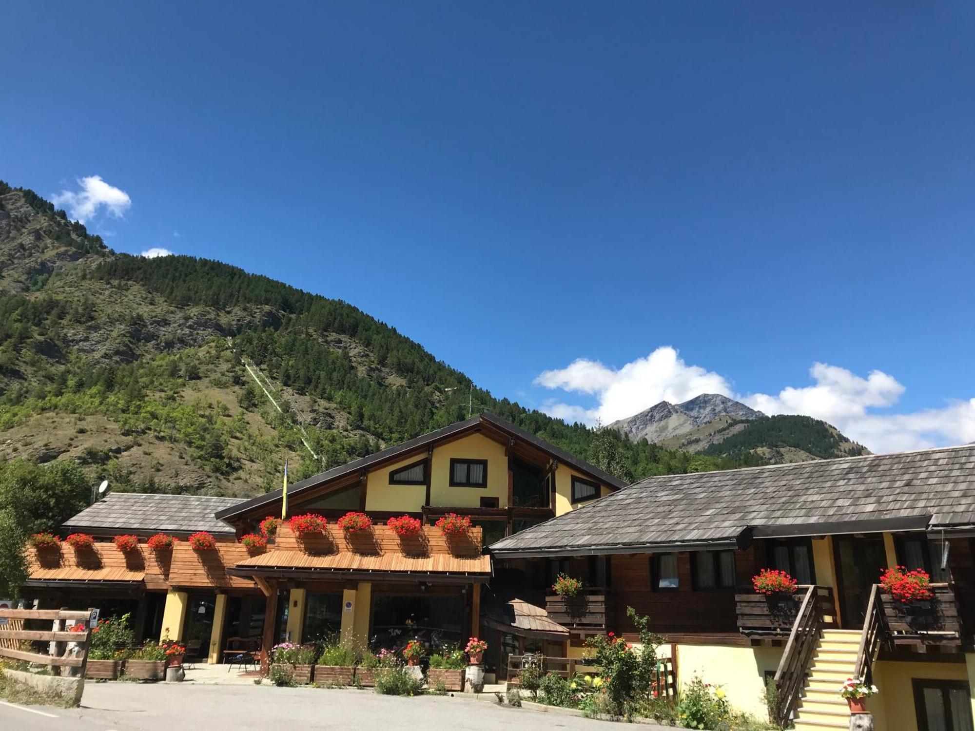 Hotel Ca Fiore Bardonecchia Exterior photo